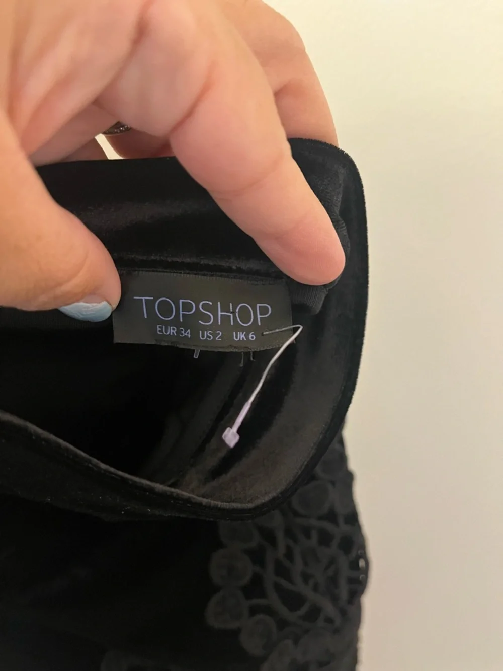 Top Shop Black Lace-Trim Velvet Women's Shorts NWOT/Rise 13- Waist 13 /Size 2 - Picture 4 of 4